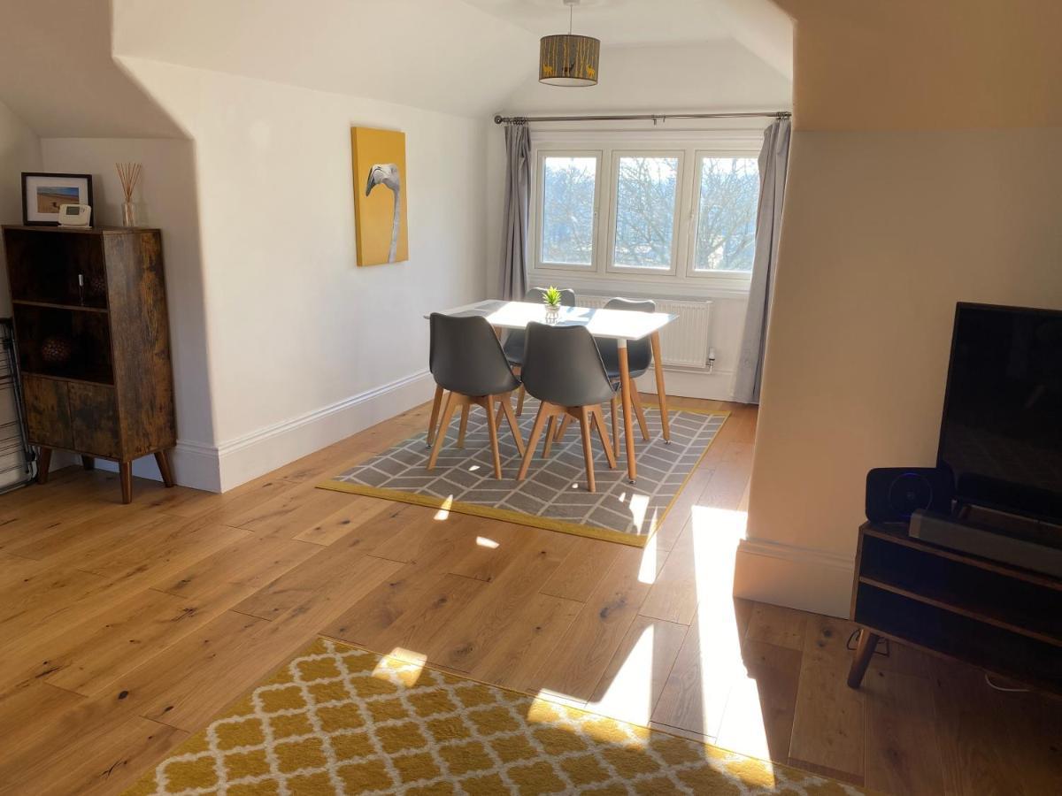 Stylish Georgian Apartment In An Ideal Location Норт-Уолшем Экстерьер фото